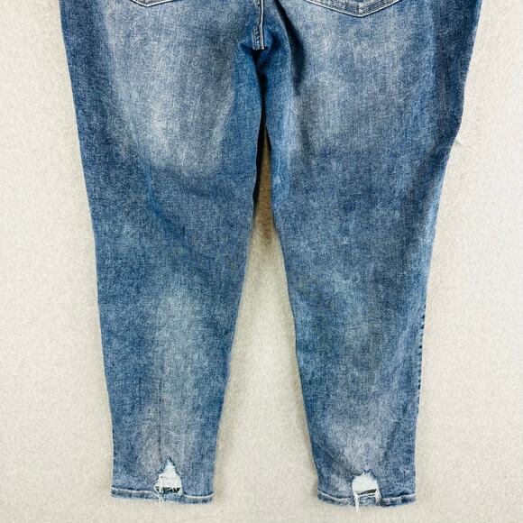 Maurices Womans Sz 18W Reg Plus Boyfriend Jeans Blue Stretch Pockets Denim - Picture 9 of 10